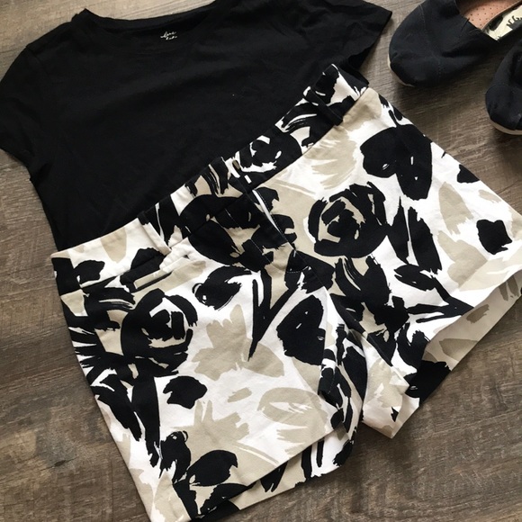 LOFT Pants - LOFT Riviera Print Shorts